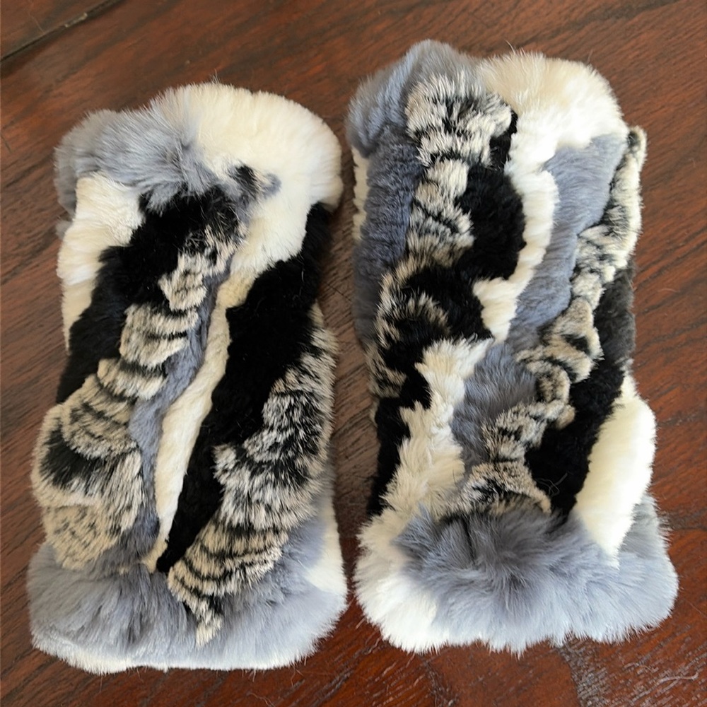 Fingerless fur gloves